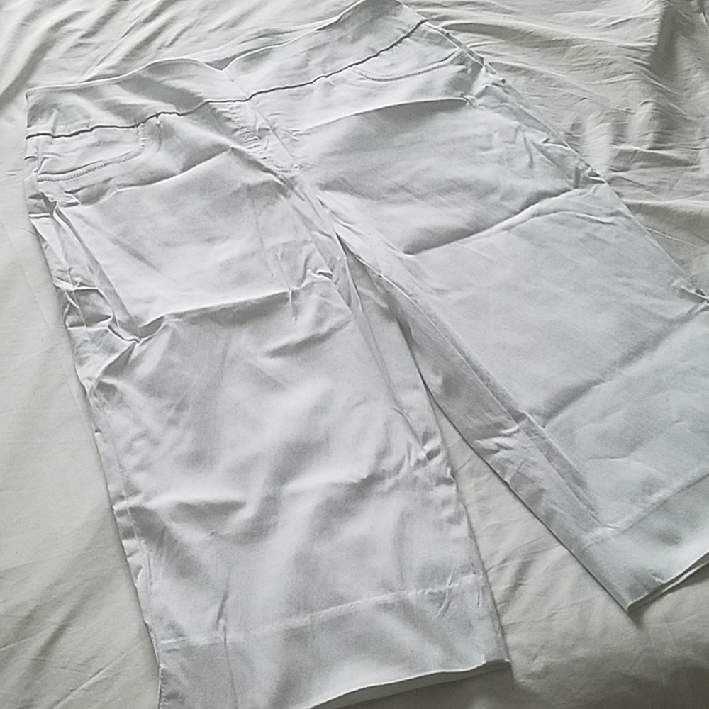 Maternity White stretch capris